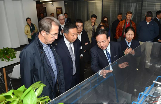 国际能源领域的专家来东升国际参观交流
